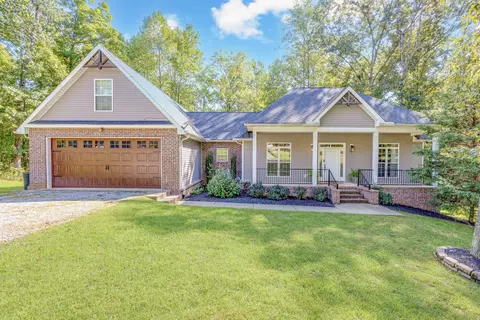 528 Aubrey Ln, Burns, TN 37029