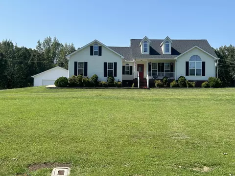 441 S Point Dr, Camden, TN 38320