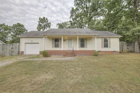 121 Whispering Oak Dr, Shelbyville, TN 37160