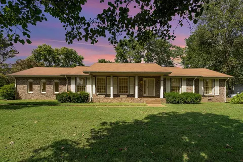 1067 Lakeshore Dr, Gallatin, TN 37066