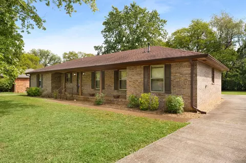 2322 Hillmont Dr, Murfreesboro, TN 37129