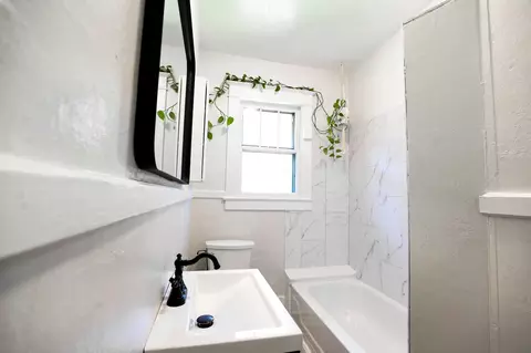 Bath - 428 Center Ave, Dickson, TN 37055 photo 1 of 4