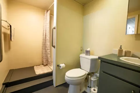 Bath - 428 Center Ave, Dickson, TN 37055 photo 3 of 4