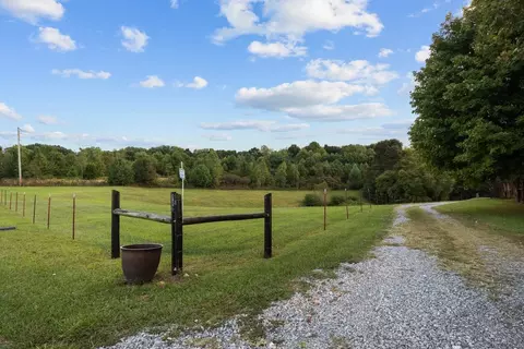 965 Town Branch Rd, Charlotte, TN 37036