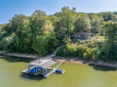 860 Mcnair Dr, Waverly, TN 37185