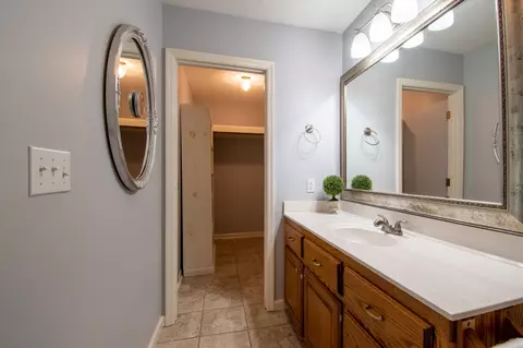 Bath - 120 Kimberly Dr, Loretto, TN 38469 photo 1 of 3