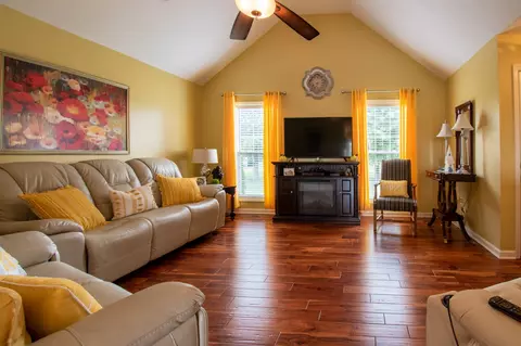 Living - 120 Kimberly Dr, Loretto, TN 38469 photo 1 of 4