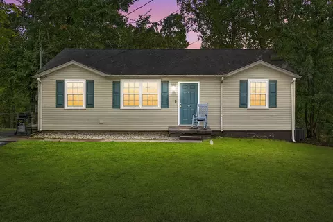 210 Creekside Dr, Clarksville, TN 37042