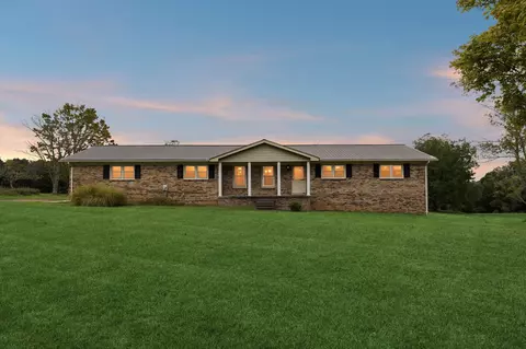 2488 Skyview Dr, Centerville, TN 37033