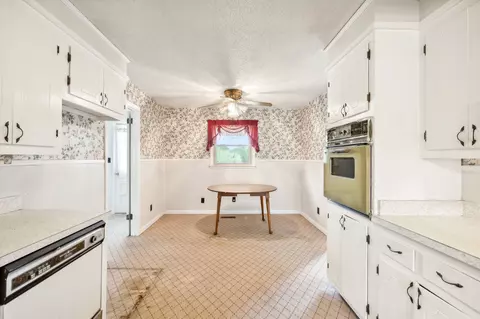 Kitchen - 2488 Skyview Dr, Centerville, TN 37033 photo 3 of 5