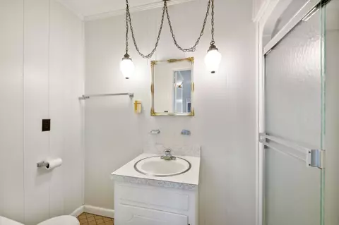 Bath - 2488 Skyview Dr, Centerville, TN 37033 photo 1 of 4