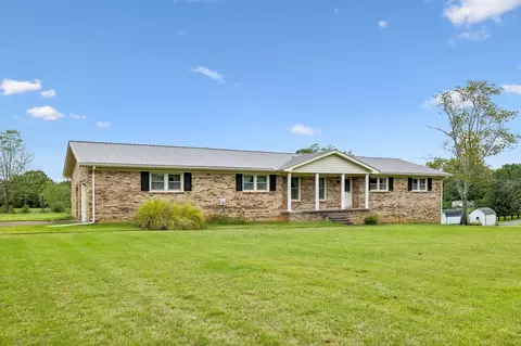 Exterior - 2488 Skyview Dr, Centerville, TN 37033 photo 4 of 19