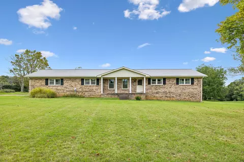 Exterior - 2488 Skyview Dr, Centerville, TN 37033 photo 2 of 19