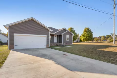 105 Steeplechase Dr, Smithville, TN 37166