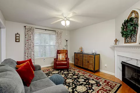 Living - 201 Independence St, Springfield, TN 37172 photo 2 of 2