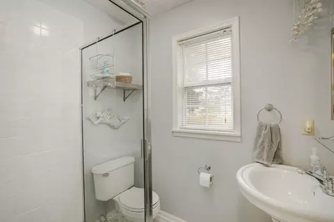 Bath - 201 Independence St, Springfield, TN 37172 photo 4 of 5