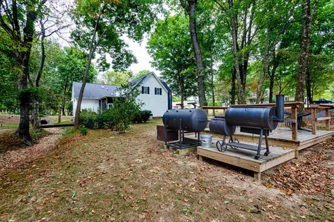 Exterior - 201 Independence St, Springfield, TN 37172 photo 6 of 10