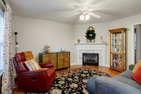 Living - 201 Independence St, Springfield, TN 37172 photo 1 of 2