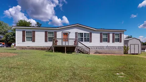 14 Pioneer Dr, Fayetteville, TN 37334
