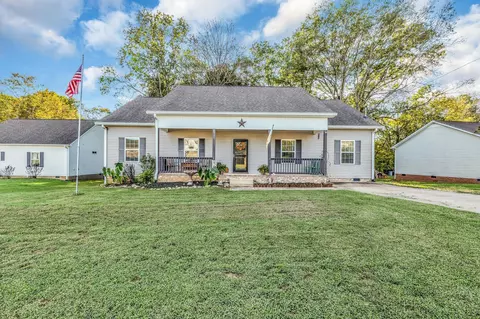 1910 Bull Run Cir, Columbia, TN 38401
