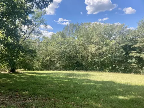 149 Trotter Rd, Cunningham, TN 37052 photo 2