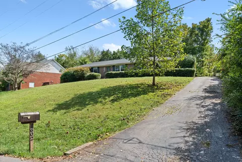 1602 Iroquois Rd, Clarksville, TN 37043