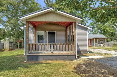 Exterior - 605 E Main St, Decherd, TN 37324 photo 3 of 11