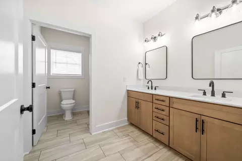Bath - 4619 Akin Rd, Cunningham, TN 37052 photo 5 of 6