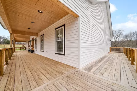 Exterior - 4619 Akin Rd, Cunningham, TN 37052 photo 3 of 10