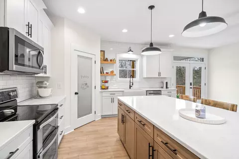 Kitchen - 4619 Akin Rd, Cunningham, TN 37052 photo 4 of 4