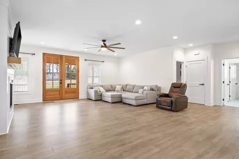 Living - 4619 Akin Rd, Cunningham, TN 37052 photo 3 of 3