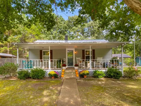 2405 Oakdale Rd, Camden, TN 38320