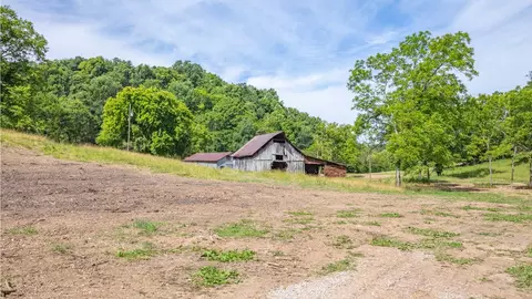 1689 Old Apple Hill Rd, Lynnville, TN 38472