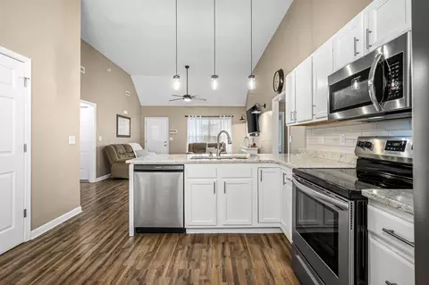 Kitchen - 205 Oleander Ln, Murfreesboro, TN 37129 photo 4 of 4