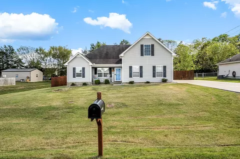 Exterior - 205 Oleander Ln, Murfreesboro, TN 37129 photo 2 of 11