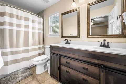 Bath - 205 Oleander Ln, Murfreesboro, TN 37129 photo 1 of 3