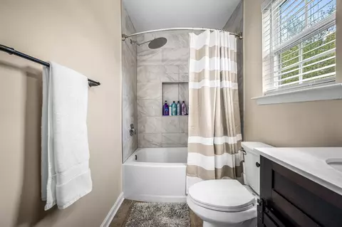 Bath - 205 Oleander Ln, Murfreesboro, TN 37129 photo 2 of 3