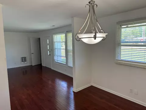 Living - 1411 Leaf Ave, Murfreesboro, TN 37130 photo 3 of 6