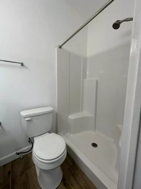 Bath - 1411 Leaf Ave, Murfreesboro, TN 37130 photo 5 of 5