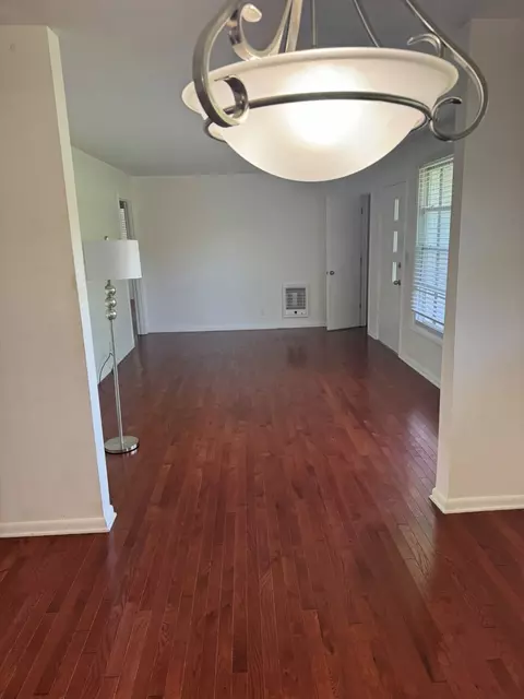 Living - 1411 Leaf Ave, Murfreesboro, TN 37130 photo 4 of 6