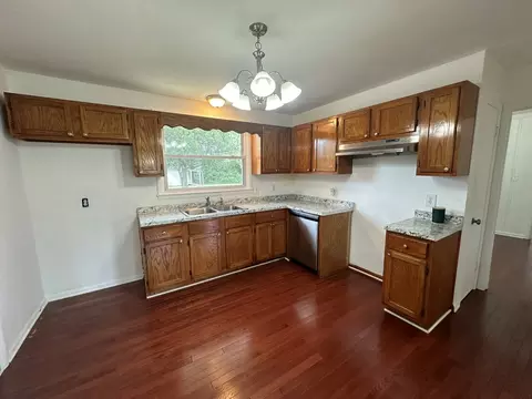 Kitchen - 1411 Leaf Ave, Murfreesboro, TN 37130 photo 2 of 3