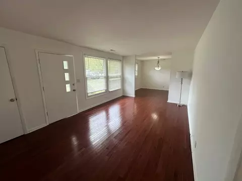 Living - 1411 Leaf Ave, Murfreesboro, TN 37130 photo 1 of 6