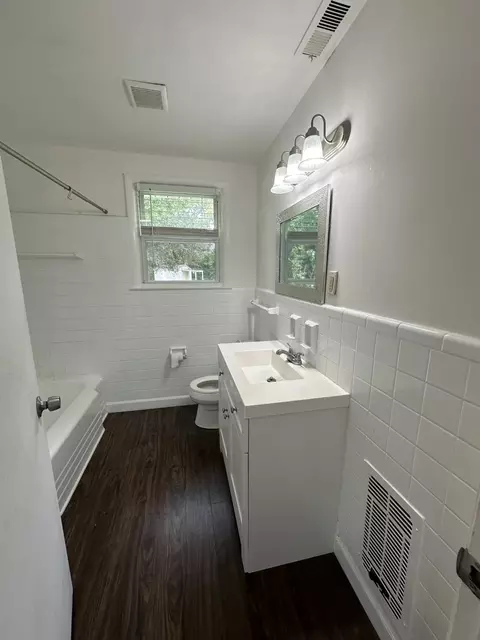 Bath - 1411 Leaf Ave, Murfreesboro, TN 37130 photo 1 of 5
