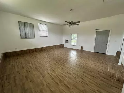 Living - 1411 Leaf Ave, Murfreesboro, TN 37130 photo 6 of 6