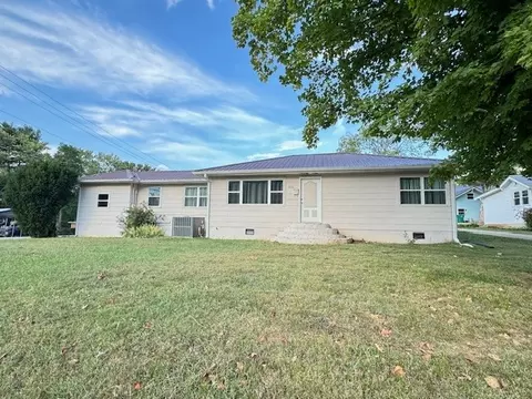1010 N High St, Winchester, TN 37398
