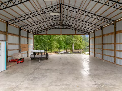 348 Yarbro Harbor Dr, Decaturville, TN 38329