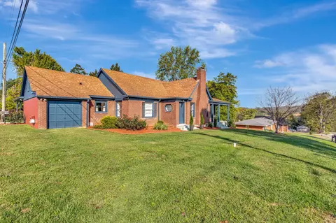 Exterior - 305 Connell St, Springfield, TN 37172 photo 2 of 12