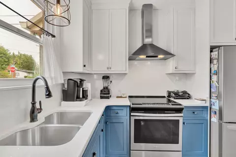 Kitchen - 305 Connell St, Springfield, TN 37172 photo 3 of 4