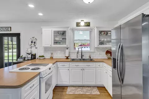 Kitchen - 2986 Sylvia Rd, Dickson, TN 37055 photo 1 of 3