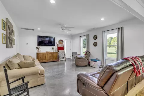 Living - 2986 Sylvia Rd, Dickson, TN 37055 photo 1 of 2